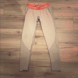Gym shark leggings